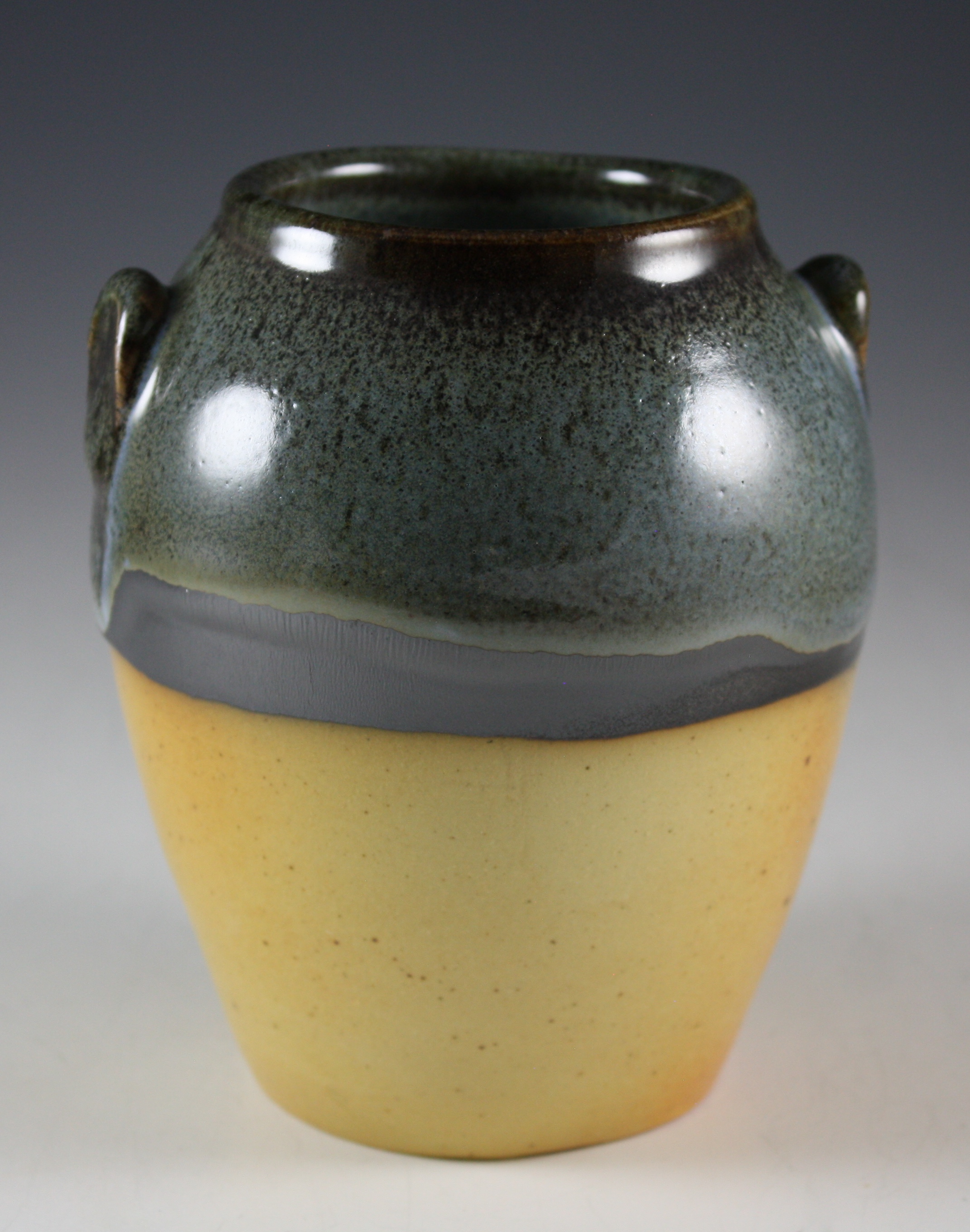 Thumb Lug Vase  18-38